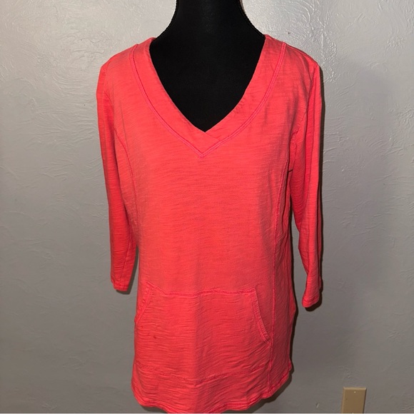 Liz Claiborne Tops - Liz Claiborne Weekend Coral V-Neck Top | Size Medium